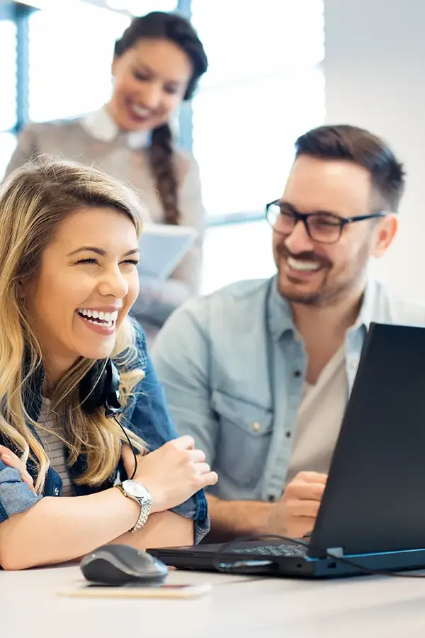 Seminare, Coachings & Keynotes mit Haltung, Humor und Substanz. Modern, praxisnah und wirkungsvoll. Für Menschen, die echt auftreten wollen.