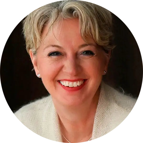 Christina M. Tabernig bringt Menschen in ihre Wirkung. Mit viel Erfahrung, Leichtigkeit und Gespür vermittelt sie Business-Knigge für heute – praxisnah & souverän.